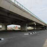 Una volta attraversato il parcheggio dell�ipermercato ed essere passati sotto i pilastri che sorreggono il �ponte� di via Tatarella...